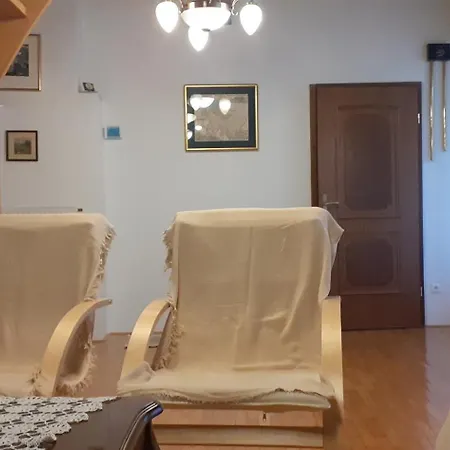 Lovely Old City-center Apartment *